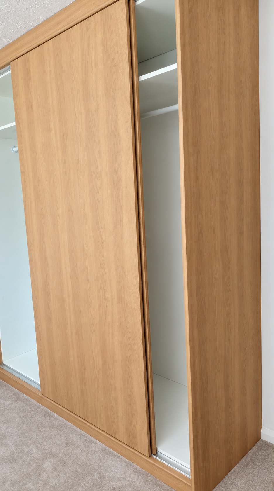 Made-to-measure fitted wardrobe